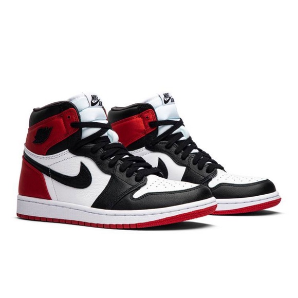 Women’s Air Jordan 1 Retro High ‘Satin Black Toe’ - Picture 1 of 8